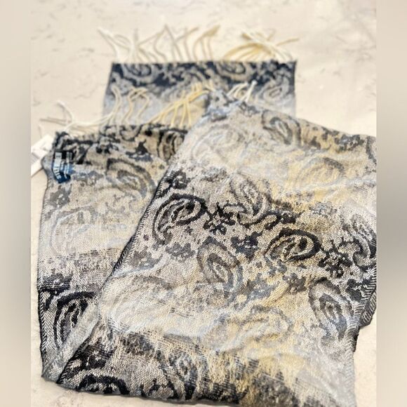 Steve Madden Scarf Ombré Paisley Muffler Mid Weight -Black NWT - Picture 4 of 5